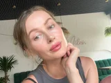 Anika18