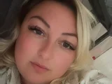CurvyQueen33